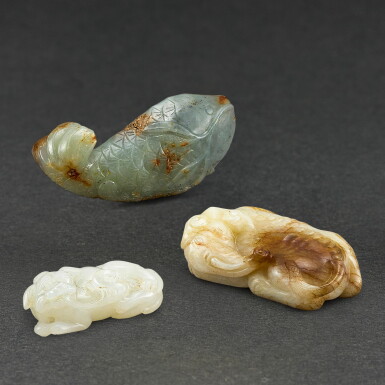 View full screen - View 1 of Lot 605. A GREY AND RUSSET JADE FIGURE OF A FISH, A JADE FIGURE OF AN ELEPHANT AND A WHITE JADE FIGURE OF A MYTHICAL BEAST MING - QING DYNASTY | 明至清 玉雕鯉魚、大象及瑞獸把件一組三件.