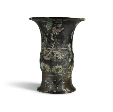 View full screen - View 1 of Lot 21. AN ARCHAIC BRONZE RITUAL WINE VESSEL, ZUN, WESTERN ZHOU DYNASTY | 西周 青銅夔龍獸面紋尊.