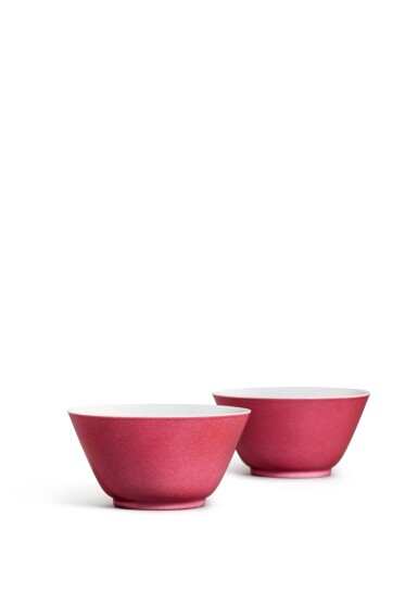 View full screen - View 1 of Lot 3603. A rare pair of polychrome enamelled ruby-back wine cups, Marks and period of Kangxi | 清康熙 外胭脂紅內粉彩瓜果紋馬蹄盃一對 《大清康熙年製》款.