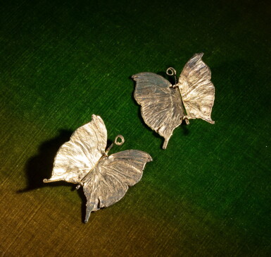 View full screen - View 1 of Lot 26. Paire de boucles d'oreilles Papillon, grand modèle.