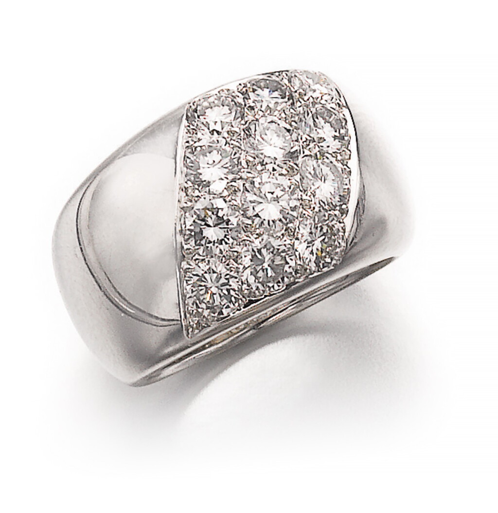 View full screen - View 1 of Lot 518. DIAMOND RING, CARTIER.