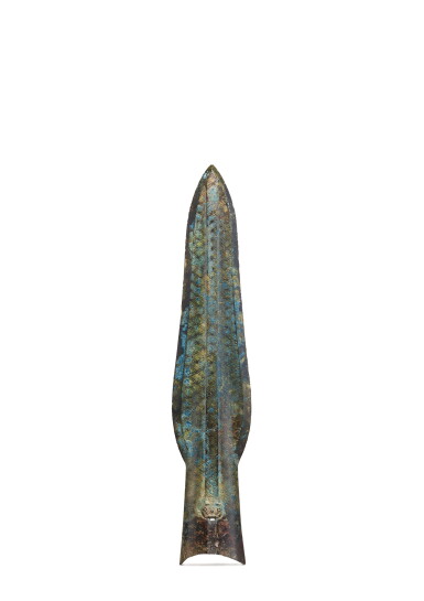 View full screen - View 1 of Lot 3615. A rare bronze spearhead with metallic lozenge pattern, Eastern Zhou dynasty, Warring States period | 東周戰國 青銅菱紋矛.