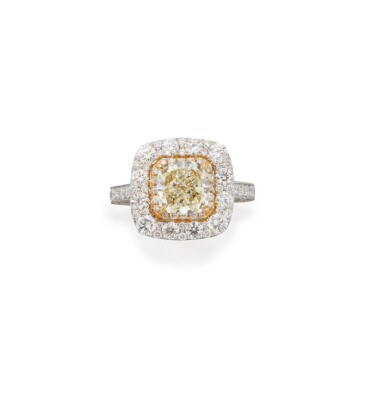 View full screen - View 1 of Lot 30. COLORED DIAMOND AND DIAMOND RING.