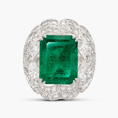 View full screen - View 1 of Lot 1786. Emerald and Diamond Ring | 7.87克拉「哥倫比亞」祖母綠 配 鑽石 戒指.
