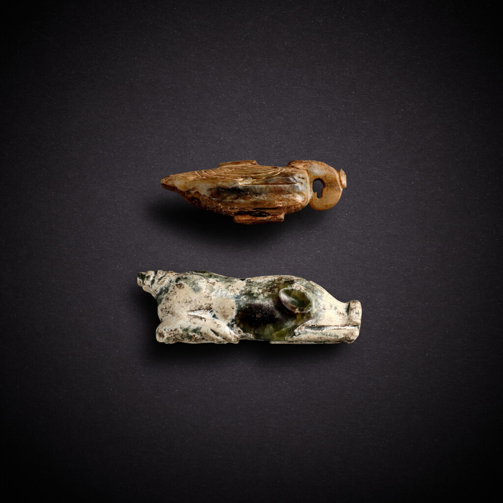 View full screen - View 1 of Lot 7913. A jade phoenix and a jade pig, Han - Six dynasties | 漢至六朝 玉鳳及玉豬.
