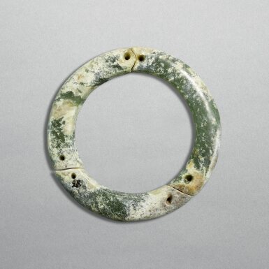 View full screen - View 1 of Lot 703. A celadon jade three-section bracelet, Neolithic period, Liangzhu culture | 新石器時代 良渚文化 青玉三聯鐲.