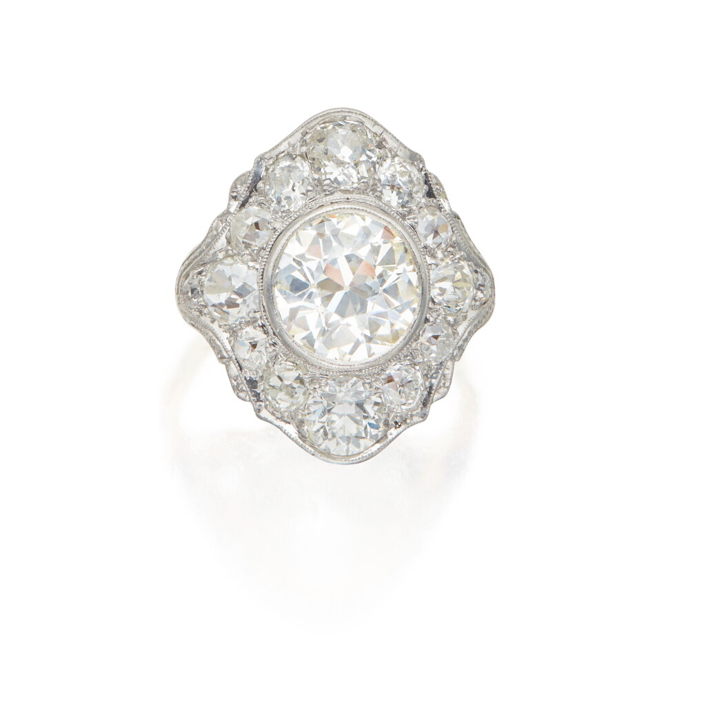 View full screen - View 1 of Lot 31. Diamond Ring.