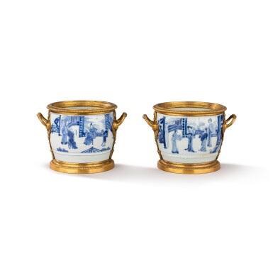 View full screen - View 1 of Lot 122. A pair of Regence style gilt-bronze mounted Chinese porcelain wine coolers, 19th century | Paire de rafraichissoirs en porcelaine de Chine et monture de bronze doré de style Régence, XIXe siècle.