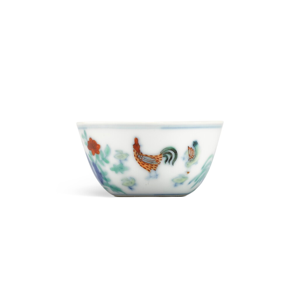 View full screen - View 1 of Lot 3738. A fine doucai 'chicken' cup, Qing dynasty, Kangxi period | 清康熙 鬪彩雞缸盃 《大明成化年製》仿款.