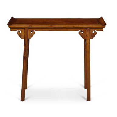 View full screen - View 1 of Lot 697. A 'huanghuali' recessed-leg table (Qiaotouan), 19th / early 20th century | 十九 / 二十世紀初 黃花梨夾頭榫如意雲紋牙頭翹頭案.