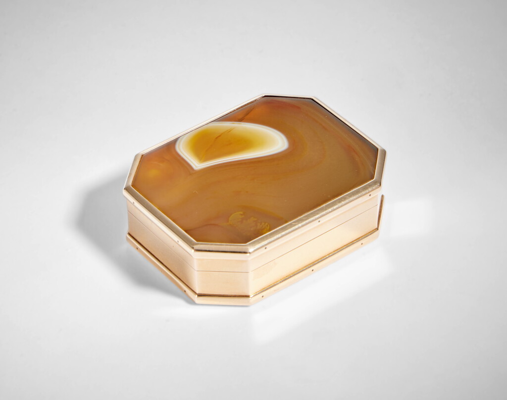 View full screen - View 1 of Lot 715. A Gold-Mounted Hardstone Snuff Box, Continental, Early 19th Century .