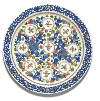View full screen - View 1 of Lot 330. AN UNUSUAL PAIR OF UNDERGLAZE-BLUE AND FAMILLE-VERTE SERVING DISHES QING DYNASTY, KANGXI PERIOD | 清康熙 外銷青花五彩纏枝牡丹紋盤一對.
