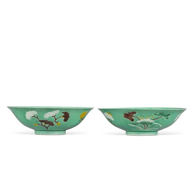 View full screen - View 1 of Lot 665. A pair of green-ground 'floral' 'lingzhi' bowls, Qing dynasty, Kangxi period | 清康熙 綠地三彩折枝花卉靈芝紋盌一對.