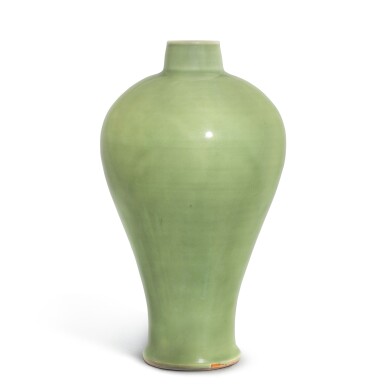 View full screen - View 1 of Lot 3609. An exceptional and large longquan celadon meiping Ming dynasty, Yongle period | 明永樂 龍泉青釉梅瓶.
