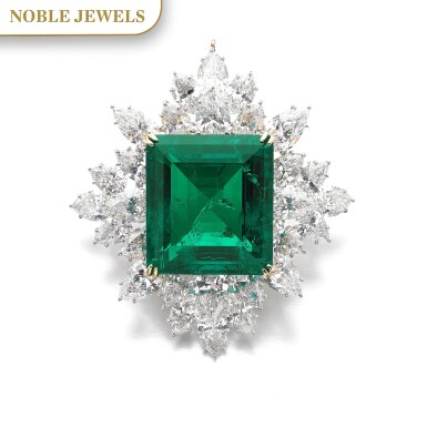 View full screen - View 1 of Lot 175. Harry Winston | Impressive Emerald and diamond brooch/pendant combination | 祖母綠配鑽石別針/吊墜組合.