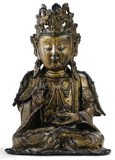 View full screen - View 1 of Lot 154. STATUETTE DE GUANYIN EN BRONZE LAQUÉ OR DYNASTIE MING | 明 漆金銅觀音坐像 | A lacquer-gilt figure of Guanyin, Ming Dynasty.