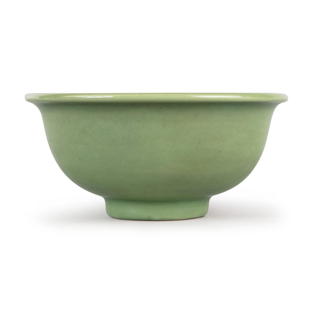 Voir en plein écran - Voir 1 du lot 104. A 'Longquan' celadon-glazed bowl, Ming dynasty.