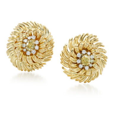 View full screen - View 1 of Lot 261. KUTCHINSKY | PAIR OF COLOURED DIAMOND AND DIAMOND EAR CLIPS.