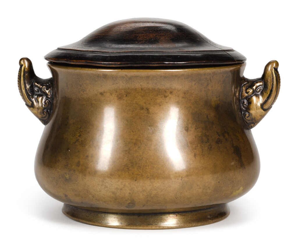 View full screen - View 1 of Lot 1. A SPLASHED BRONZE CENSER WITH MYTHICAL BEAST HANDLES | 17TH CENTURY | 十七世紀 瑞獸雙耳銅爐 .