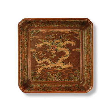 View full screen - View 1 of Lot 792. A rare gilt-incised 'qiangjin' and 'tianqi' lacquer 'dragon' square dish, Mark and period of Wanli, dated xinmao year, corresponding to 1591 | 明萬曆辛卯(1591年) 戧金填漆龍紋倭角方盤 《大明萬曆辛卯年製》款.
