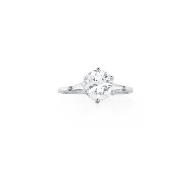 View full screen - View 1 of Lot 175. Bague diamants | Diamond ring.