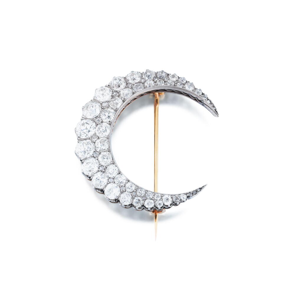 View full screen - View 1 of Lot 25. Diamond brooch .