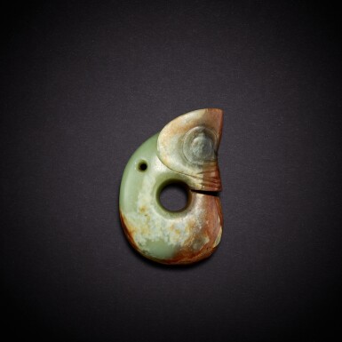 View full screen - View 1 of Lot 5801. A celadon jade pig-dragon, Neolithic period, Hongshan culture | 新時期時代 紅山文化 青玉豬龍.