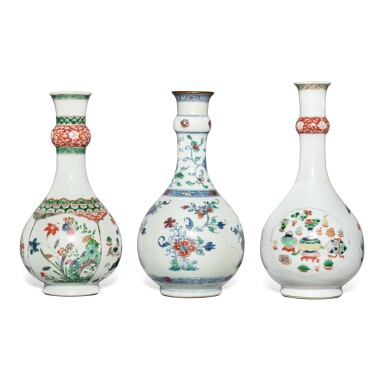 View full screen - View 1 of Lot 820. Three enameled garlic-neck vases, Qing dynasty, 18th century | 清十八世紀 彩瓷蒜頭瓶一組三件.