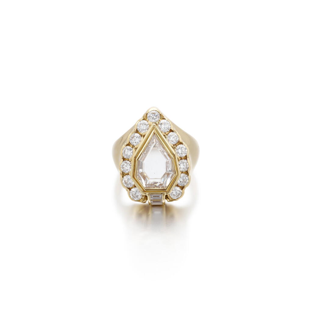 View full screen - View 1 of Lot 168. Diamond ring | Anello in diamanti .