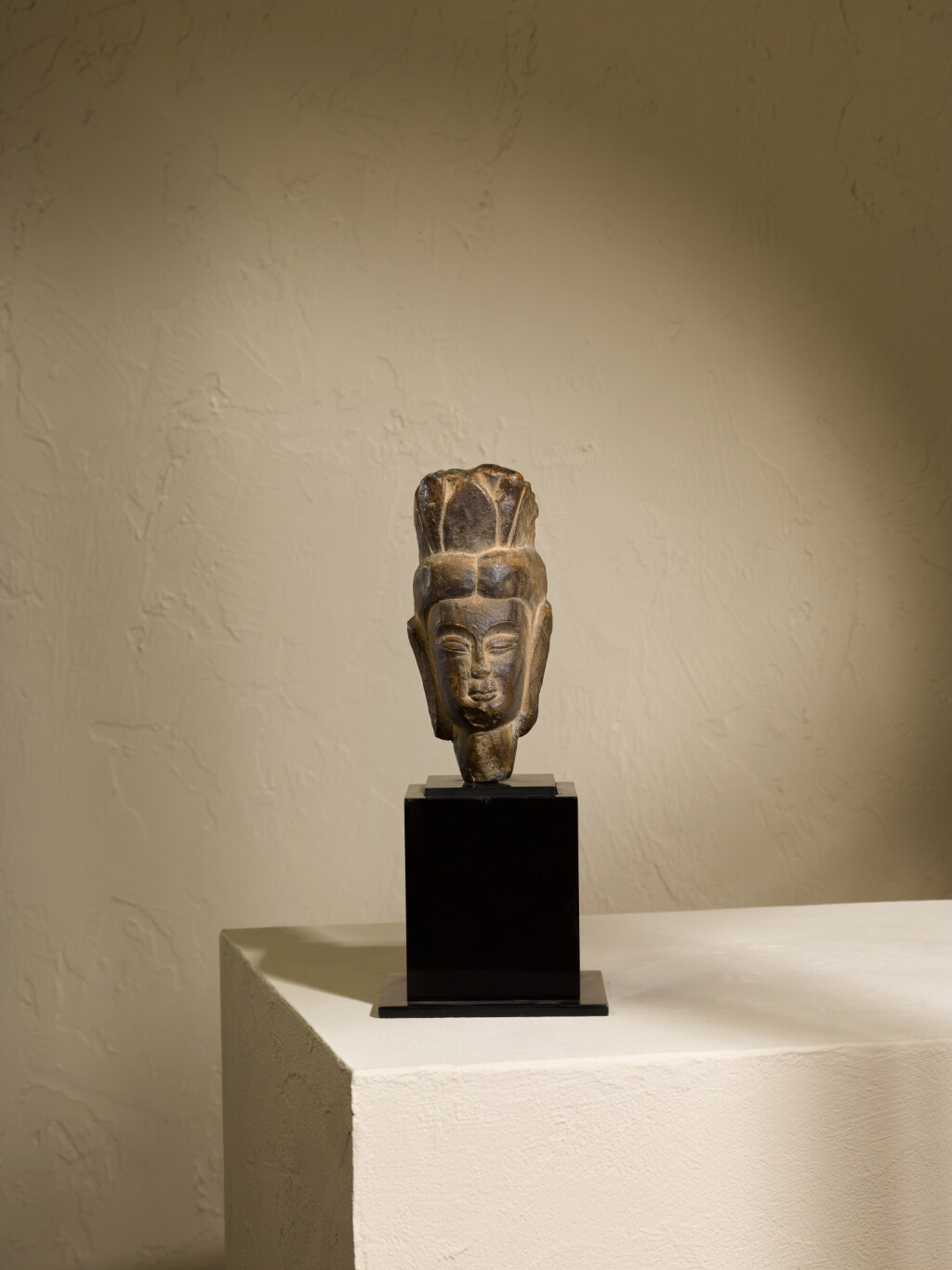 View full screen - View 1 of Lot 212. A black limestone head of a Bodhisattva, Northern Wei dynasty | 北魏 石灰岩雕觀音首像.