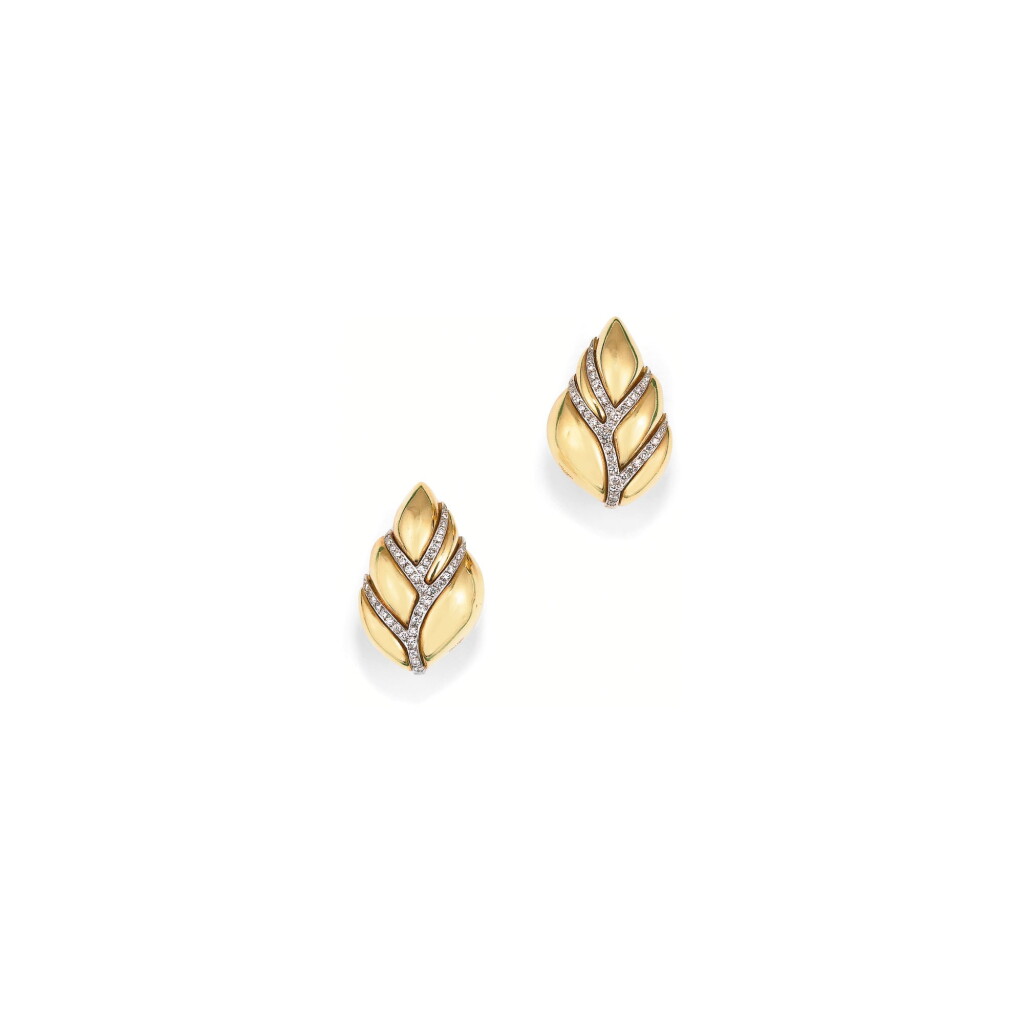 View full screen - View 1 of Lot 154. PAIRE DE CLIPS D'OREILLE DIAMANTS, MELLERIO, 1991 | PAIR OF DIAMOND EAR CLIPS, MELLERIO, 1991.