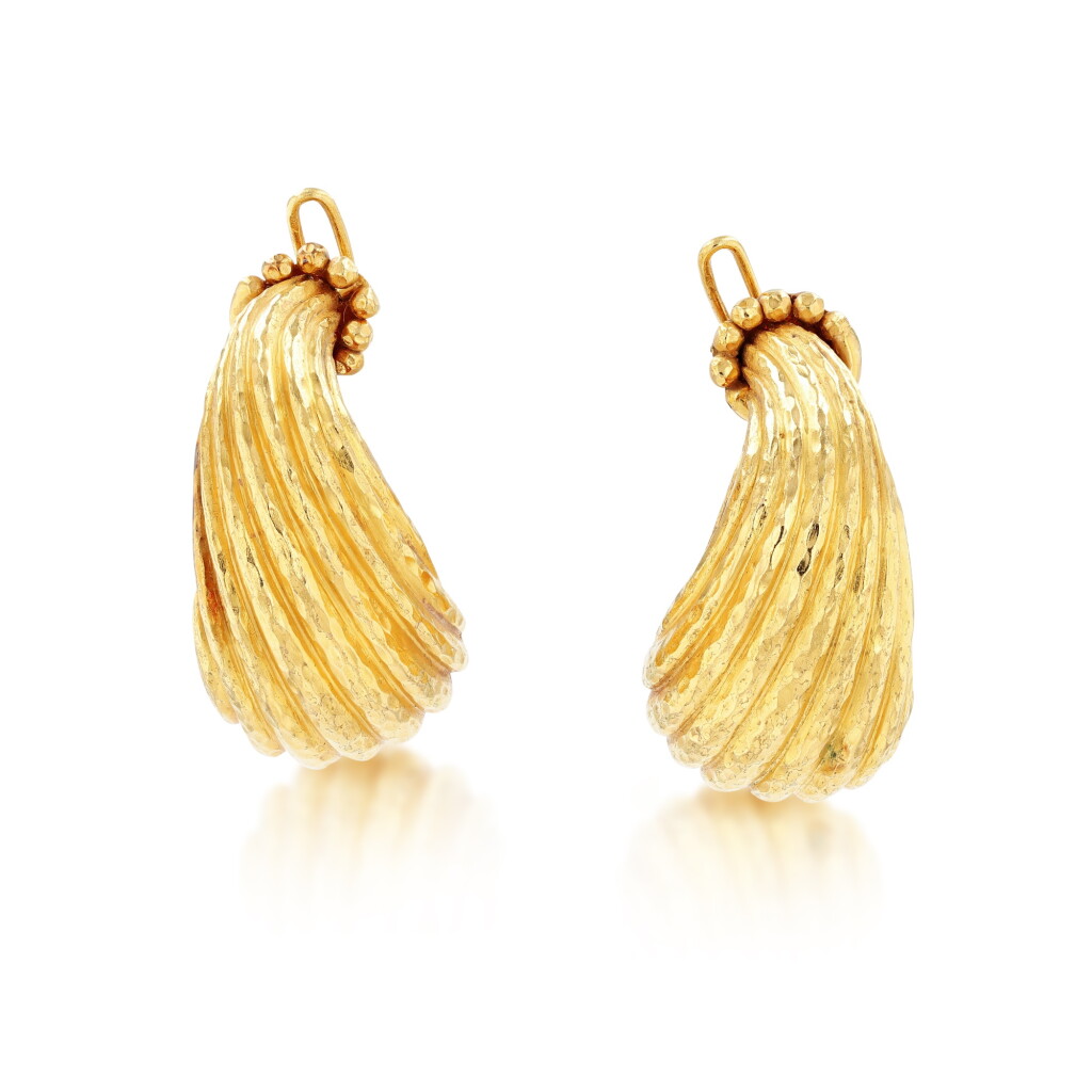View full screen - View 1 of Lot 21. Pair of gold ear clips | Paire de clips d'oreille or.
