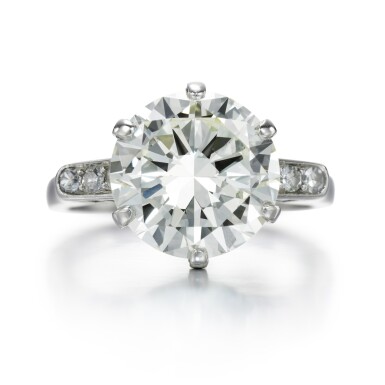 View full screen - View 1 of Lot 74. DIAMOND RING.