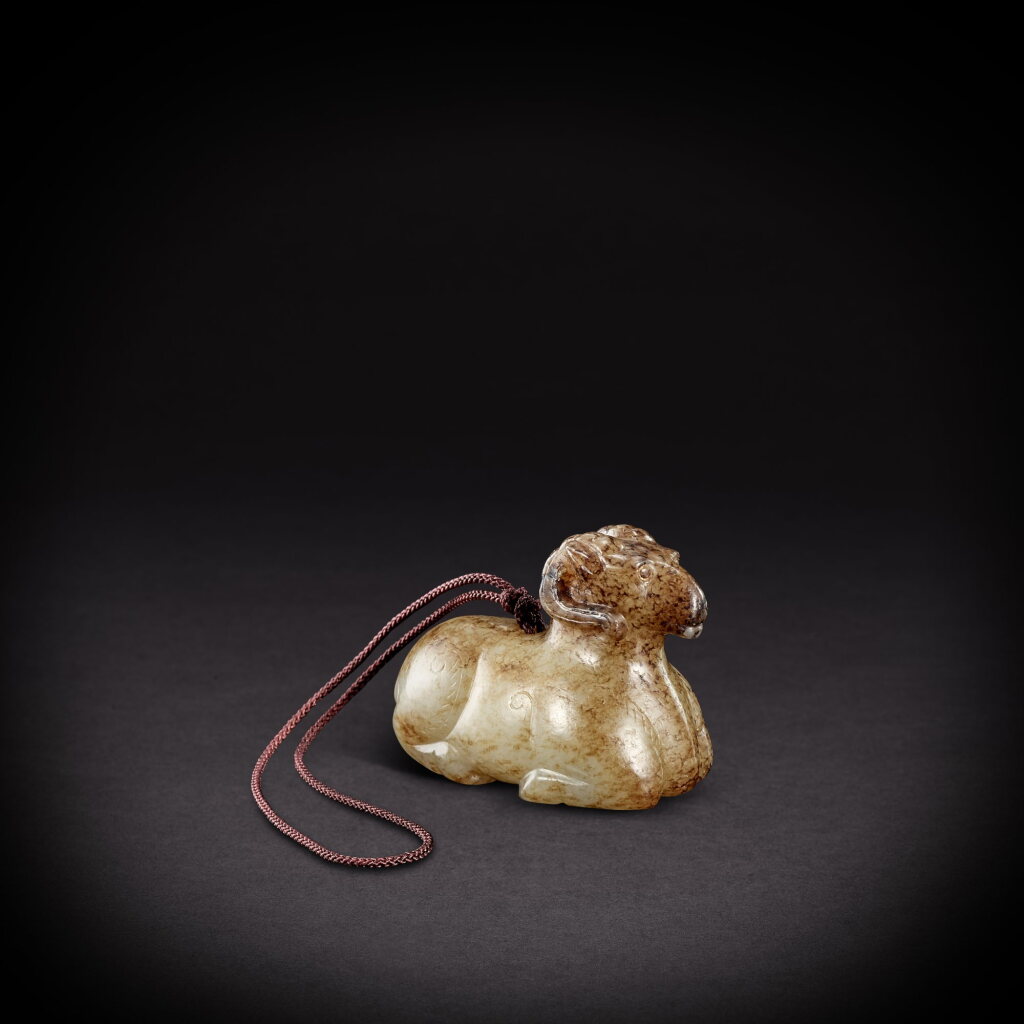 View full screen - View 1 of Lot 3524. A white and russet jade ram, Eastern Han dynasty or later | 東漢或更晚 白玉羊.