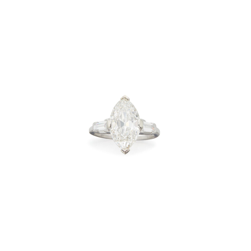 View full screen - View 1 of Lot 191. DIAMOND RING.