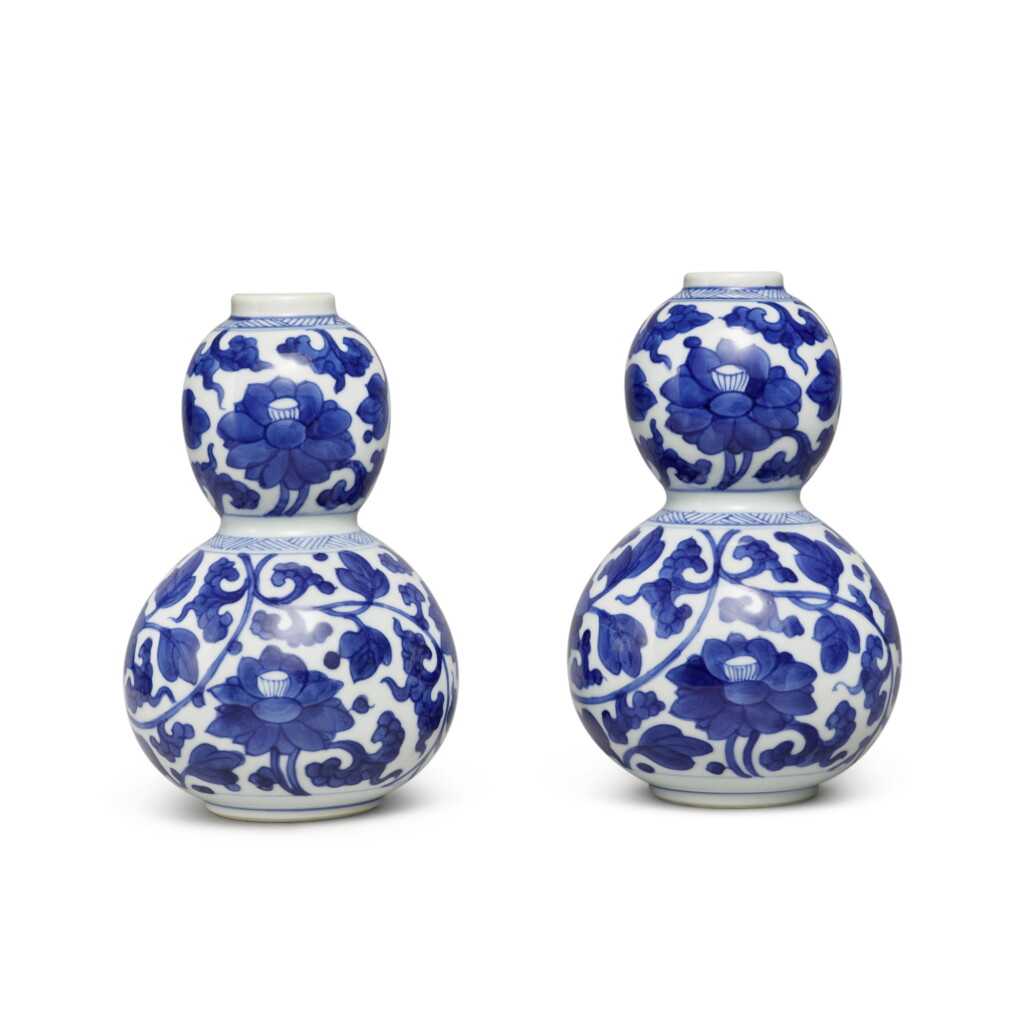 View full screen - View 1 of Lot 567. A pair of blue and white 'scrolling peony' double-gourd vases, Qing dynasty, early Kangxi period | 清康熙初 青花纏枝花卉紋葫蘆瓶一對.