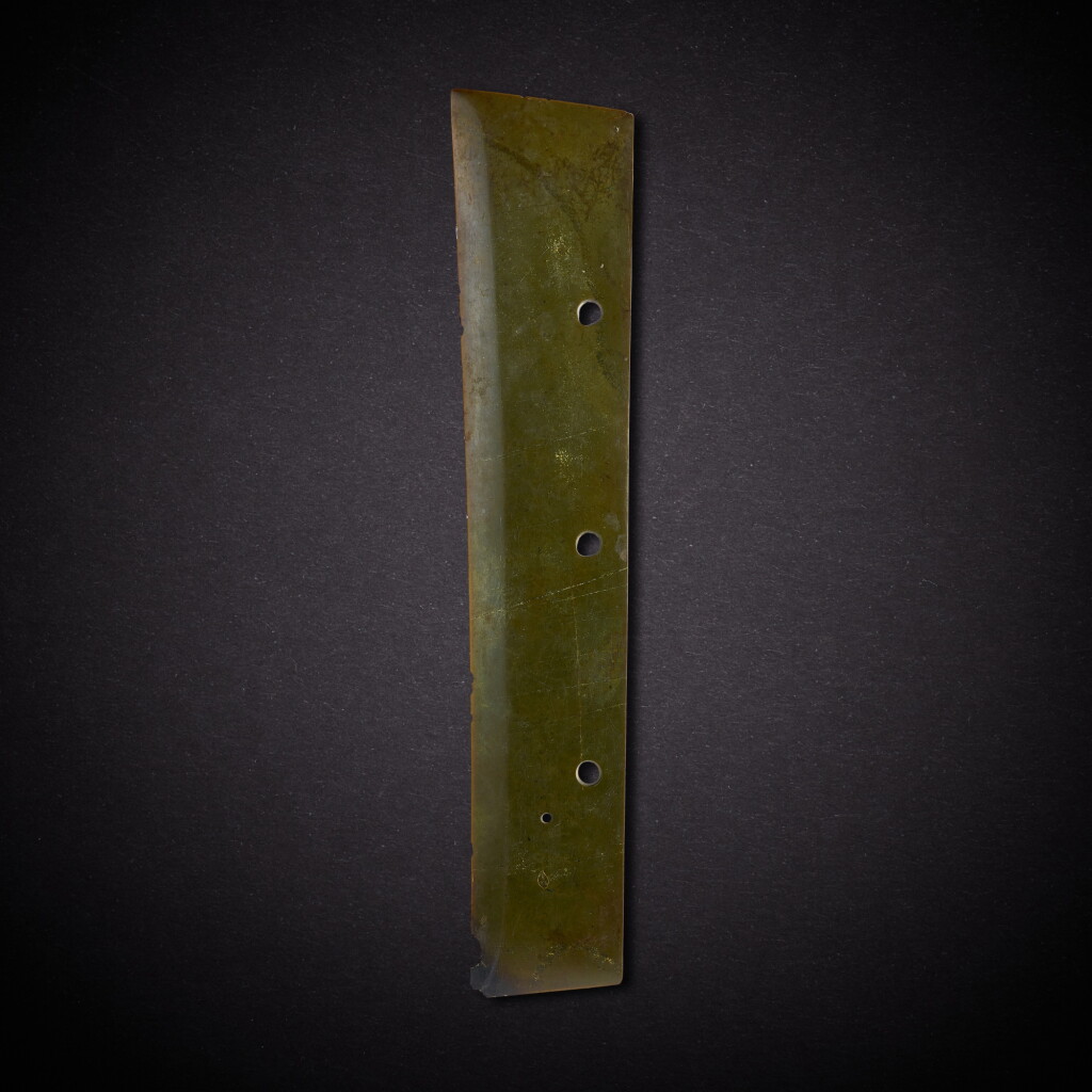 View full screen - View 1 of Lot 7834. A massive celadon jade ceremonial blade, Late Neolithic period | 新石器時代晚期 玉刀.