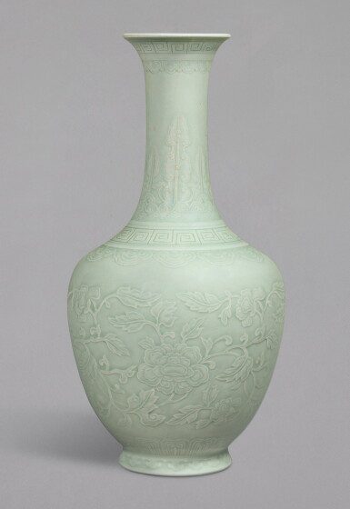 View full screen - View 1 of Lot 17. A SUPERB AND RARE CARVED CELADON-GLAZED 'PEONY' VASE, QIANLONG INCISED SEAL MARK AND PERIOD | 清乾隆 粉青釉纏枝牡丹紋撇口長頸瓶 《大清乾隆年製》款.