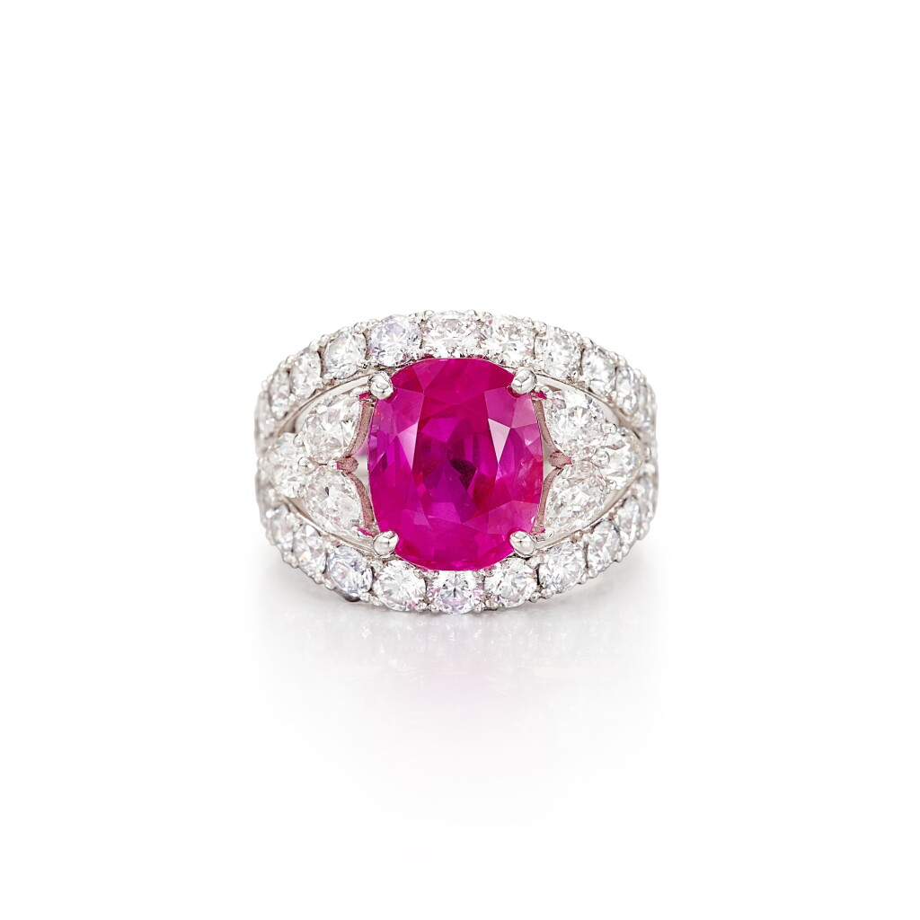 View full screen - View 1 of Lot 243. Pink Sapphire and Diamond Ring | 7.14克拉 天然「緬甸」未經加熱粉紅色剛玉 配 鑽石 戒指.