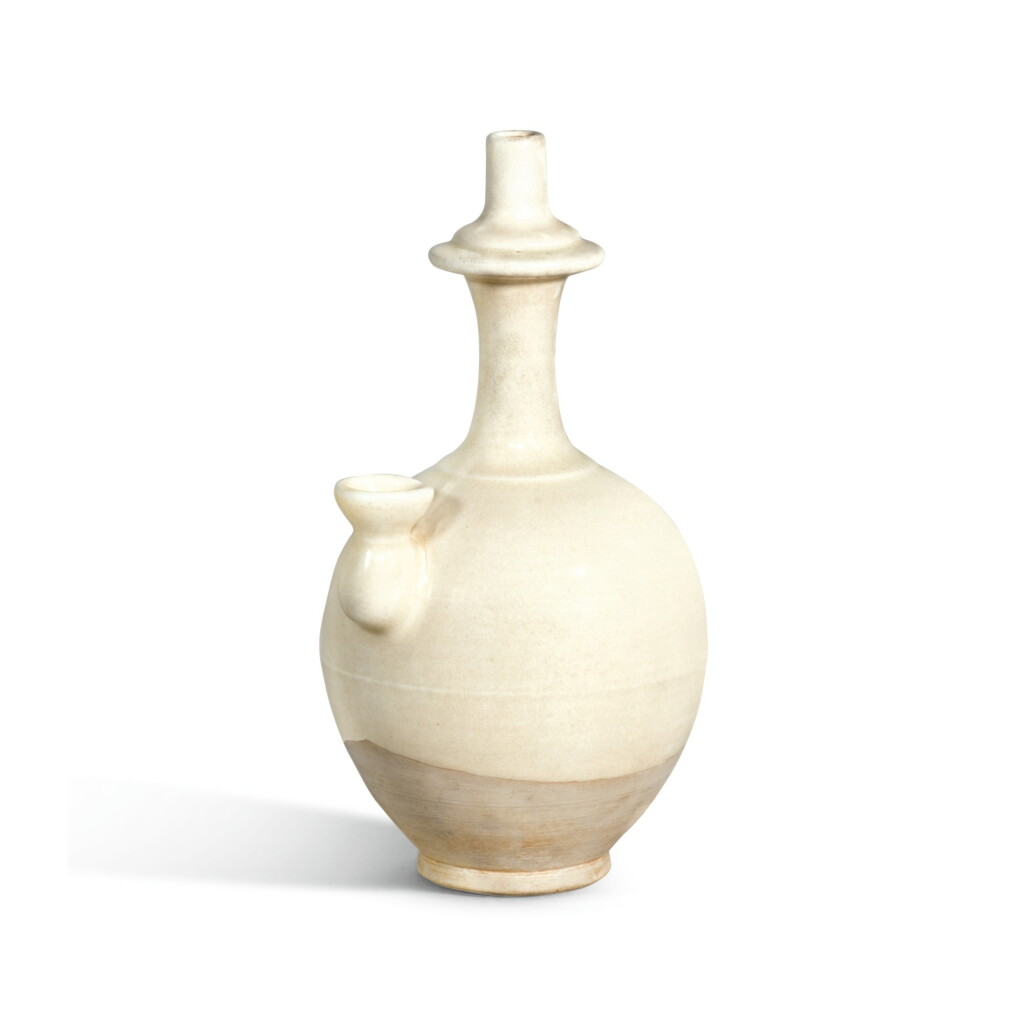 View full screen - View 1 of Lot 246. A WHITE-GLAZED KUNDIKA, TANG DYNASTY, 7TH/8TH CENTURY | 唐 七/八世紀 白釉净水瓶.