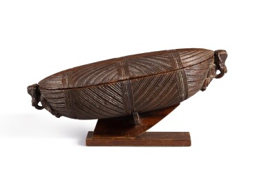 View full screen - View 1 of Lot 27. Boîte à trésor waka huia, Maori, Nouvelle-Zélande | Maori waka huia treasure box, New Zealand .