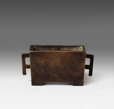 View full screen - View 1 of Lot 225. A bronze archaistic rectangular censer Qing dynasty, 18th century | 清十八世紀 銅雙耳四足長方爐 《宣德年製》仿款.