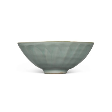 View full screen - View 1 of Lot 332. A 'Longquan' celadon-glazed 'lotus' bowl, Southern Song dynasty | 南宋 龍泉青釉蓮瓣盌.