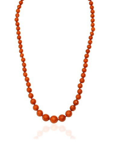 View full screen - View 1 of Lot 89. Collier corail | Coral necklace.