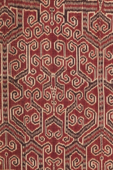 View full screen - View 1 of Lot 2. Tissu cérémoniel pua, Iban, Bornéo, Indonésie, début du 20e siècle | Ceremonial cloth pua, Iban, Borneo, Indonesia, early 20th century.