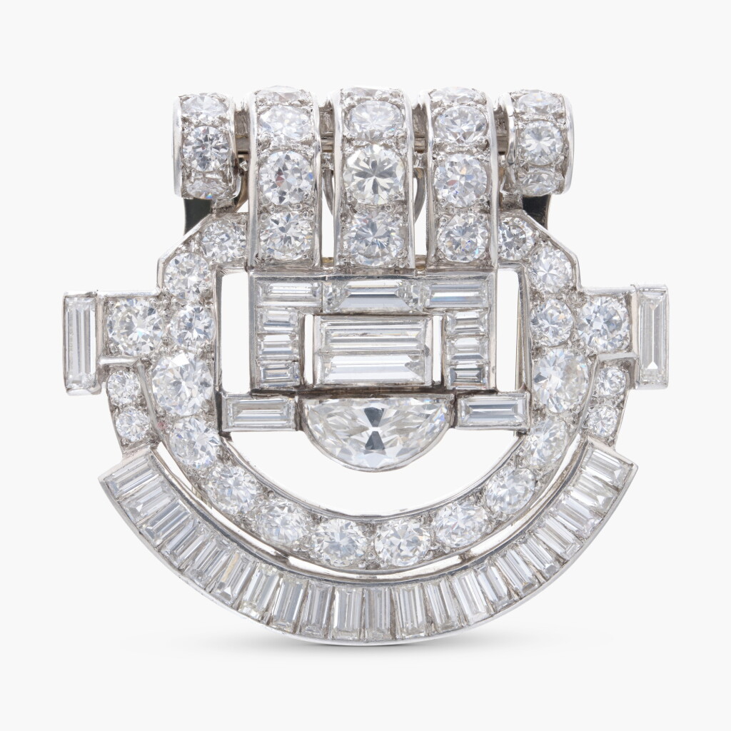 View full screen - View 1 of Lot 752. Diamond Brooch.
