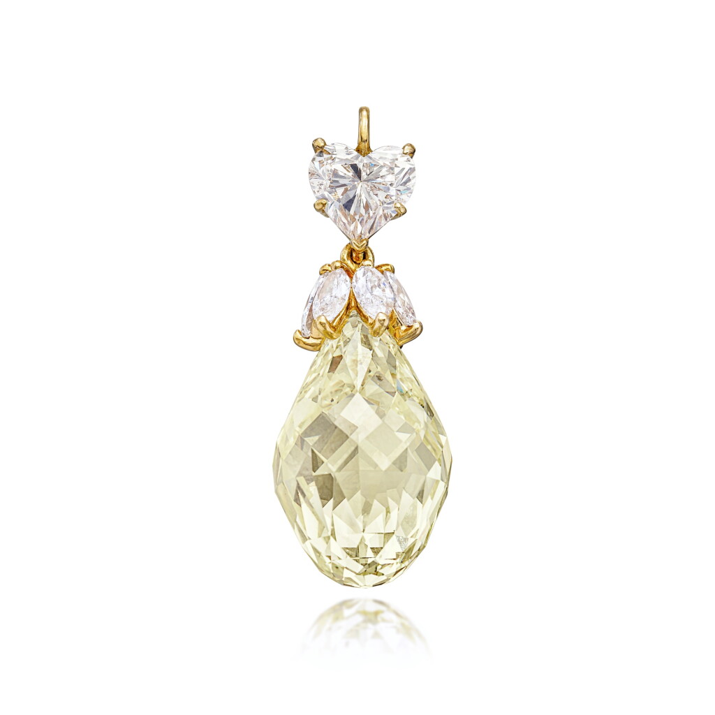 View full screen - View 1 of Lot 1622. Fancy Light Yellow Diamond and Diamond Pendant | 29.49克拉 淡彩黃色鑽石 配 鑽石 掛墜.