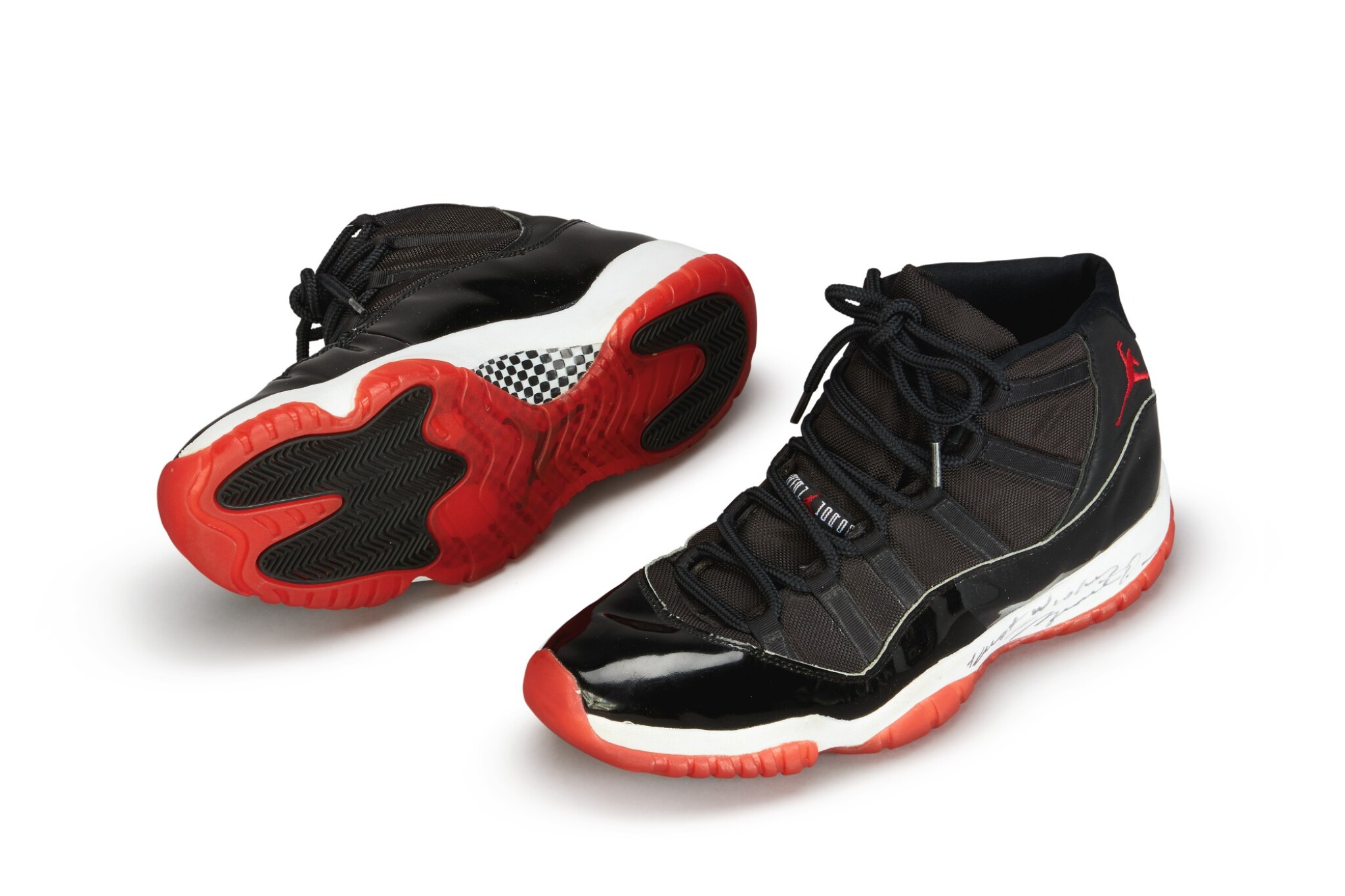 Escudriñar Fanático Humorístico Michael Jordan Playoff Game Worn and Dual Signed 'Player Sample' Air Jordan 11 'Bred' | Size 13.5 | Michael Jordan | Shattered | 2020 | Sotheby's Escudriñar Fanático Humorístico Michael Jordan Playoff Game Worn and Dual Signed 'Player Sample' Air Jordan 11 'Bred' | Size 13.5 | Michael Jordan | Shattered | 2020 | Sotheby's