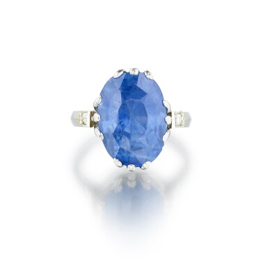 View full screen - View 1 of Lot 235. Bague saphir | Sapphire ring.