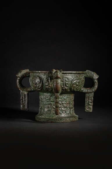 View full screen - View 1 of Lot 168. The Ya Li Fu Gui Gui, An exceedingly rare and important archaic bronze four-handled ritual food vessel, Early Western Zhou dynasty.